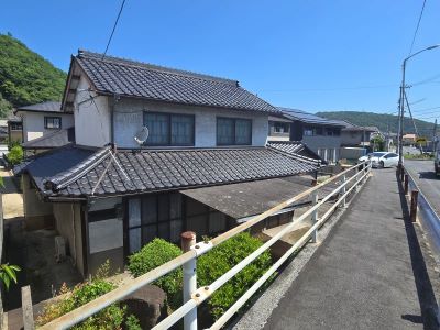 井原市下出部町 中古住宅