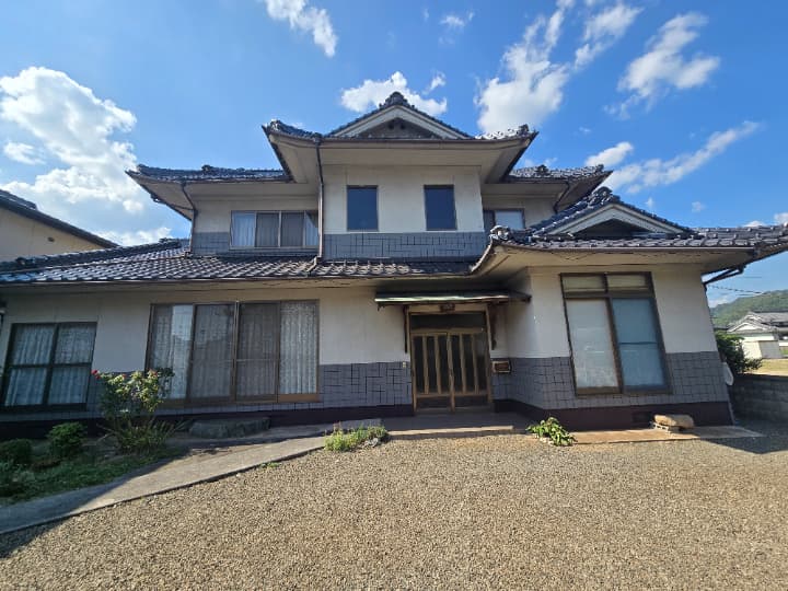 井原市下出部町２丁目 中古住宅　1,080万円