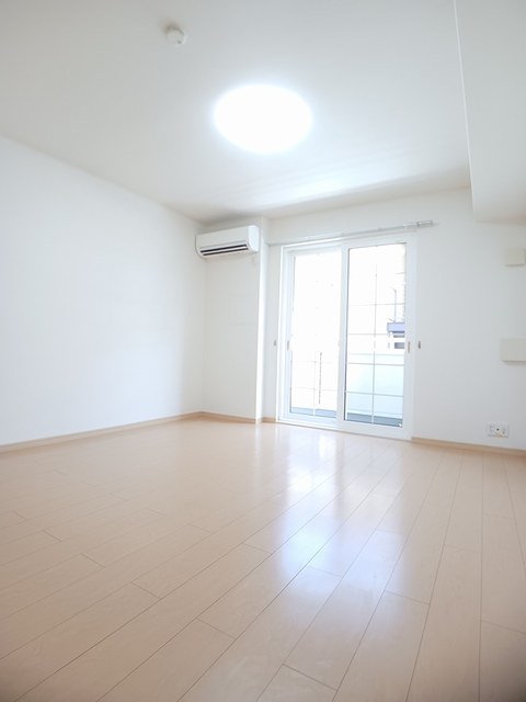 井原市上出部町　ウインティ102号室